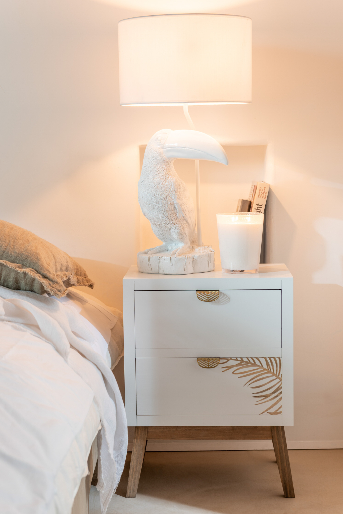 Schrank im Leaf-Design mit 2 Schubladen in Weiß/Natur – Bild 7