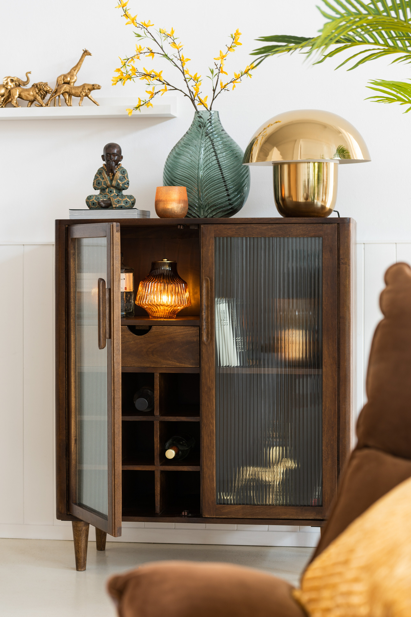 Bar-Schrank Vince aus Mangoholz und Glas in Braun – Bild 11