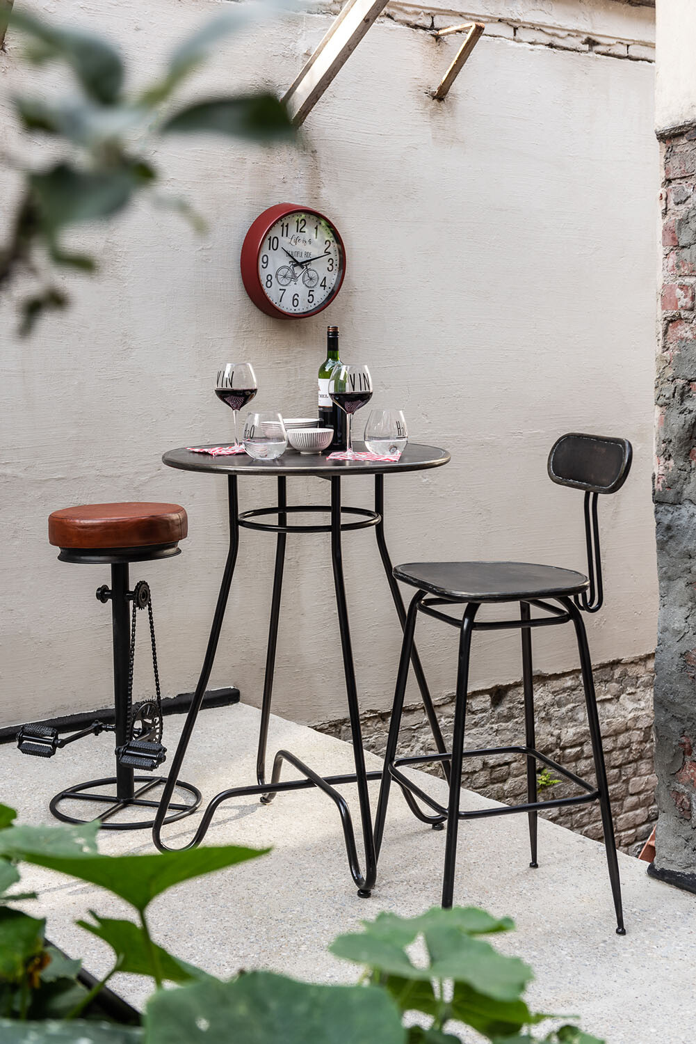 Eleganter Barhocker „Bicycle“ aus Eisen und Leder – Bild 6