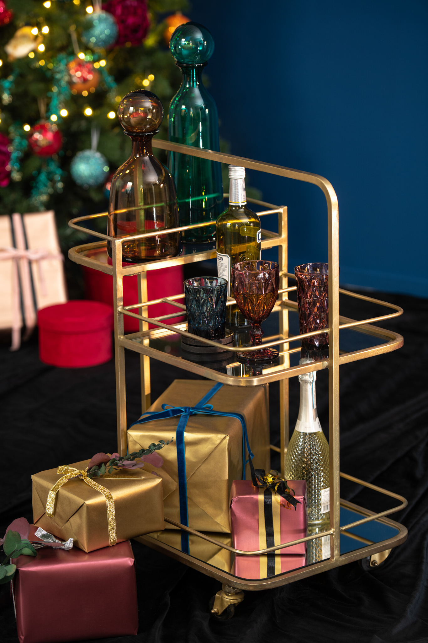 Servierwagen aus goldfarbenem Eisen mit Spiegel- und Glaselementen – Bild 6