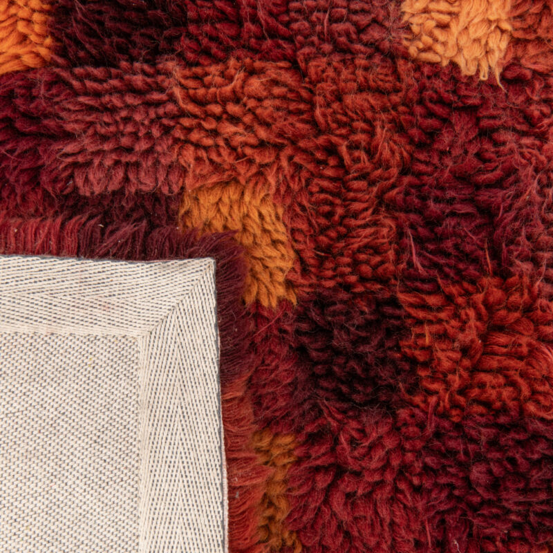 Großer Karo-Teppich in Burgunder und Orange