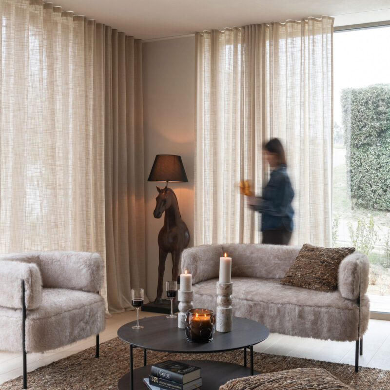 Gewebter Wollteppich in Braun für stilvolle Wohnräume