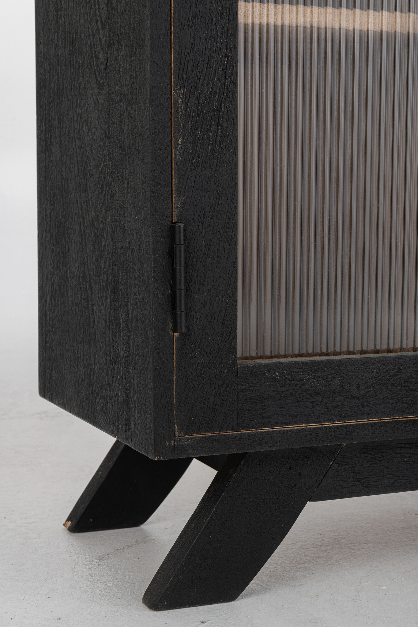 Schrank aus Mangoholz mit Glas – Bild 8