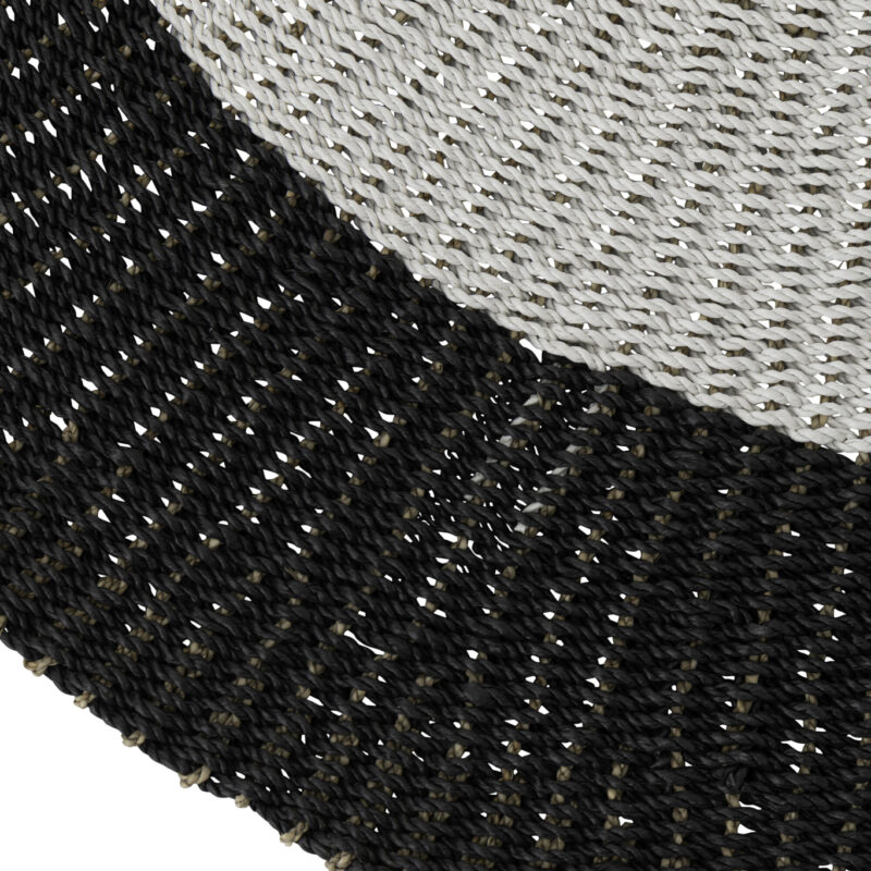 Mittelgroßer Teppich in Weiß und Schwarz