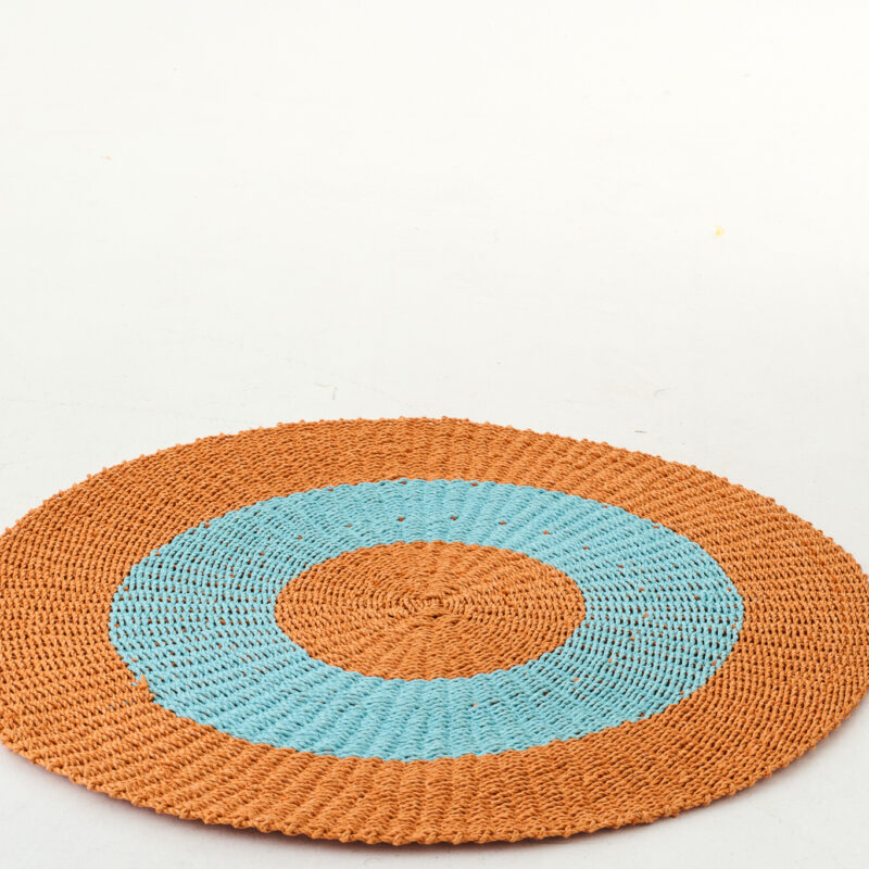 Gestreifter Raffia Teppich in Orange und Hellblau