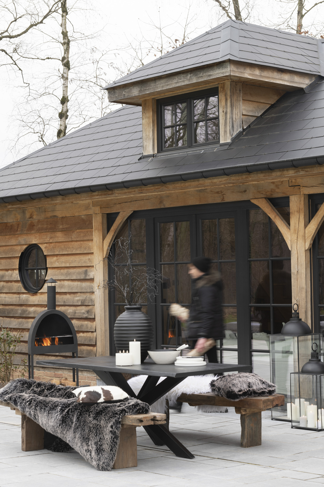 Sitzbank aus recyceltem Holz in rustikalem Braun – Bild 4